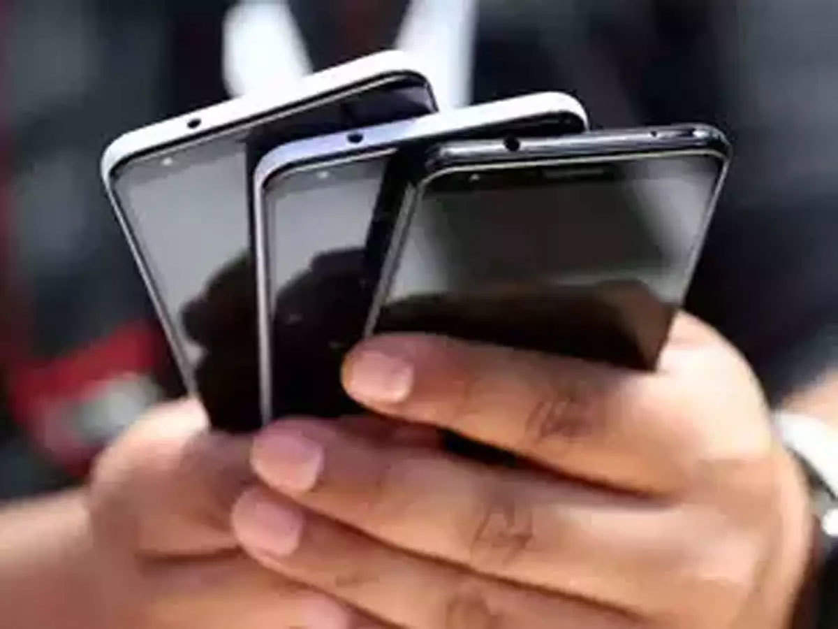 महंगे स्मार्टफोन है आपके लिए जरूरी या सस्ते फ़ोन से चल जाएगा आपका काम?