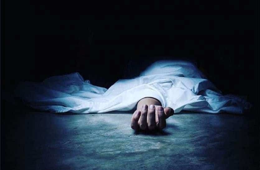 Old man tried to commit suicide by hanging in Seraikela died during treatment