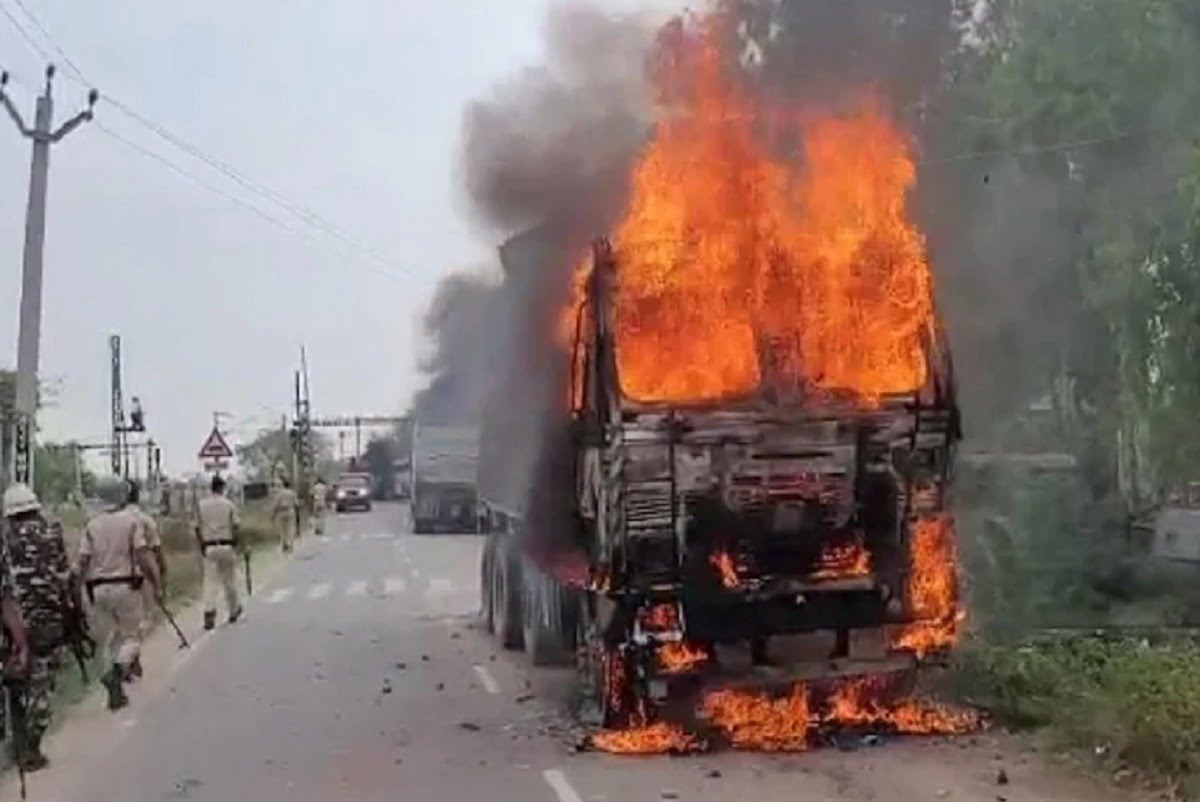 Uproar during Bihar bandh in protest against Agneepath scheme, vandalized BDO vehicle in Munger