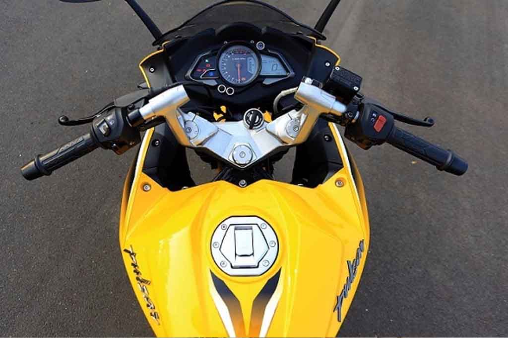 bajaj pulsar rs200