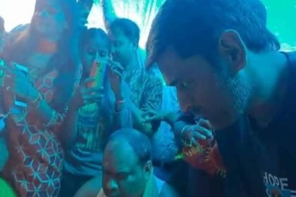 Mahendra Singh Dhoni reached Diuri temple