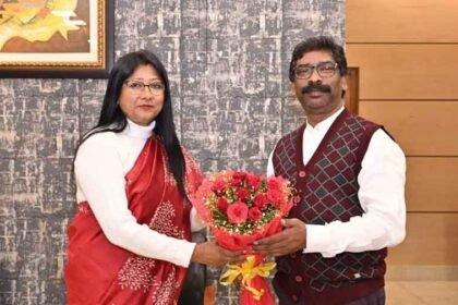 Mahua Maji met Hemant Soren