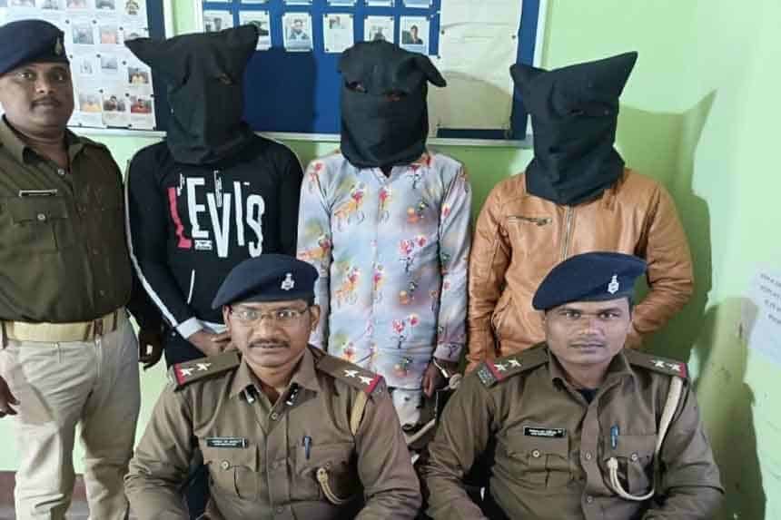 Three cyber thugs arrested
