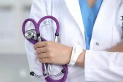 इलाज के दौरान मरीज की मौत, परिजनों ने लगाया डॉक्टर पर लापरवाही का आरोप