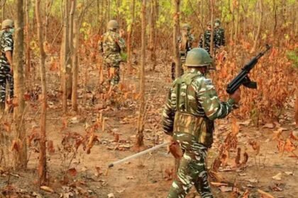 चाईबासा: टोंटो जंगल में हुए IED विस्फोट से दो जवान घायल, एयरलिफ्ट कर भेजा गया रांची