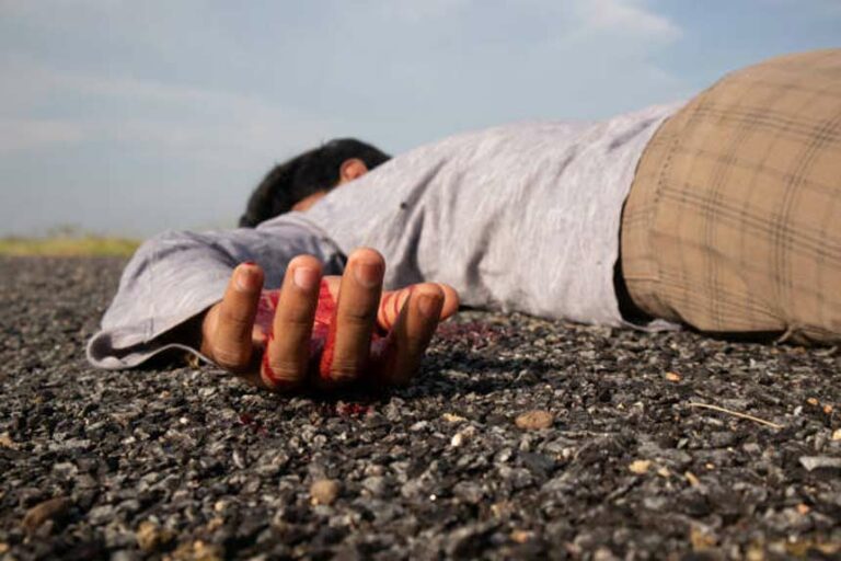 गिरिडीह में सड़क दुर्घटना, बाइक सवार युवक की मौत गिरिडीह में सड़क दुर्घटना, बाइक सवार युवक की मौत