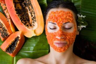Make face pack with home use of orange and papaya