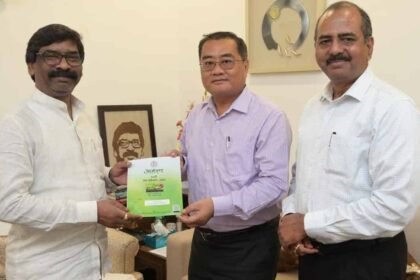 74th festival Invitation letter handed over to Hemant Soren to attend the as the chief guest