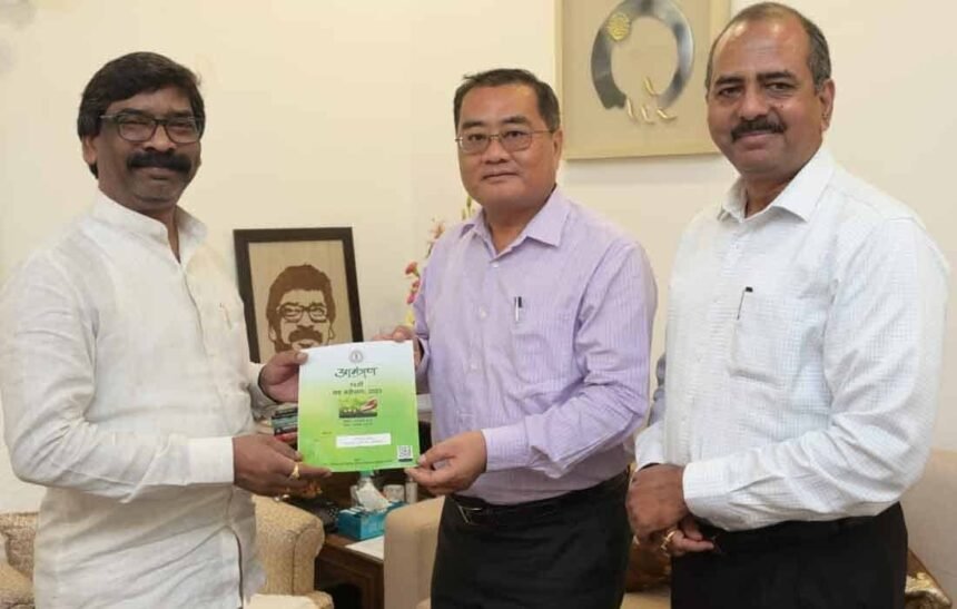 74th festival Invitation letter handed over to Hemant Soren to attend the as the chief guest