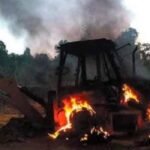 chatra-maoist-armed-men-set-fire-on-jcb