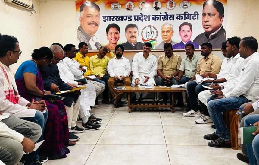 Congress state president Rajesh Thakur held a meeting of the Congress Development Mission campaign.