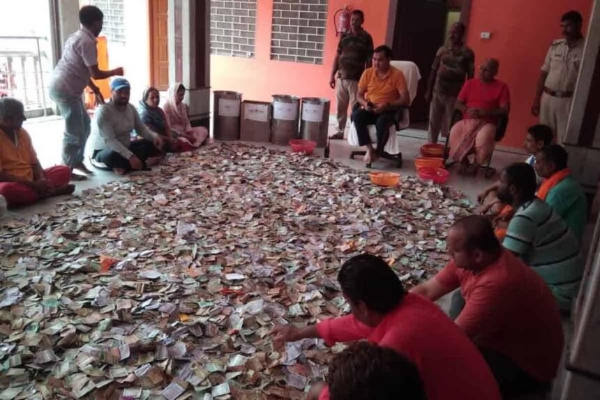 Deogarh Baba Mandir Not only the country, people from abroad also donated