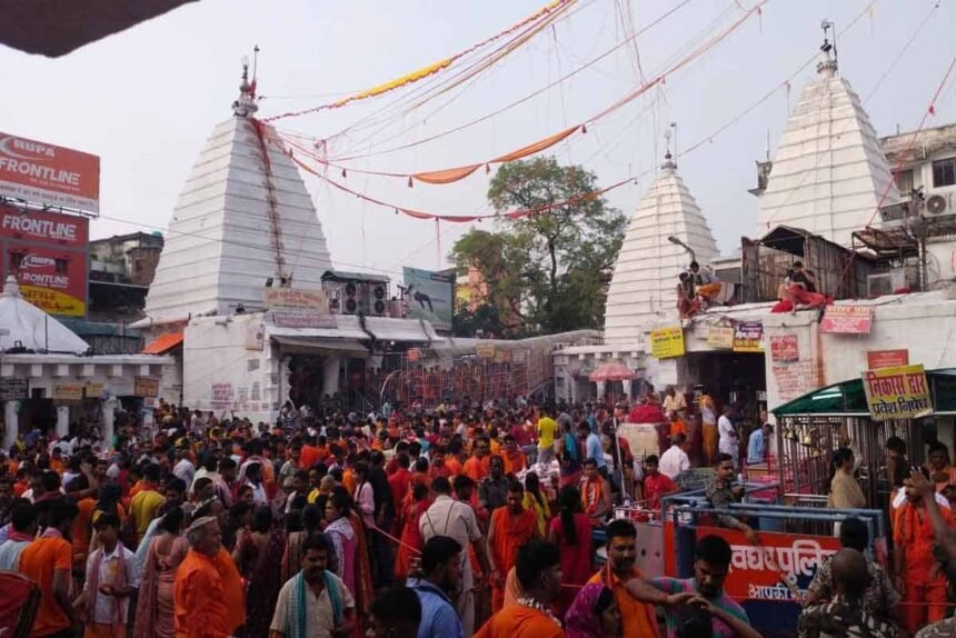 Deoghar Kanwar pilgrims still queue for Jalabhishek