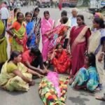 Dhanbad St. Xavier's School Student Usha Kumari suicide relatives and local people sat on a dharna on the road in front of the school