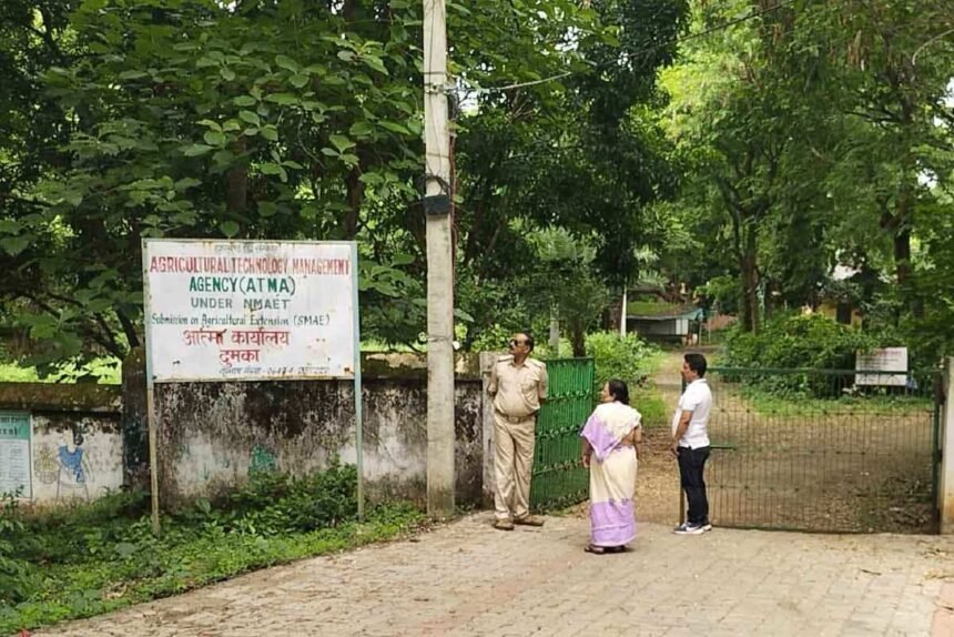 Dumka, miscreants ran away with the jewelry of retired judge's wife Tara Pandey