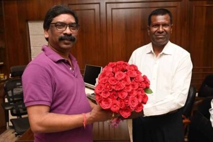 Farewell given to Inspector Sunil Topno of Special Branch working under the protection of Hemant Soren