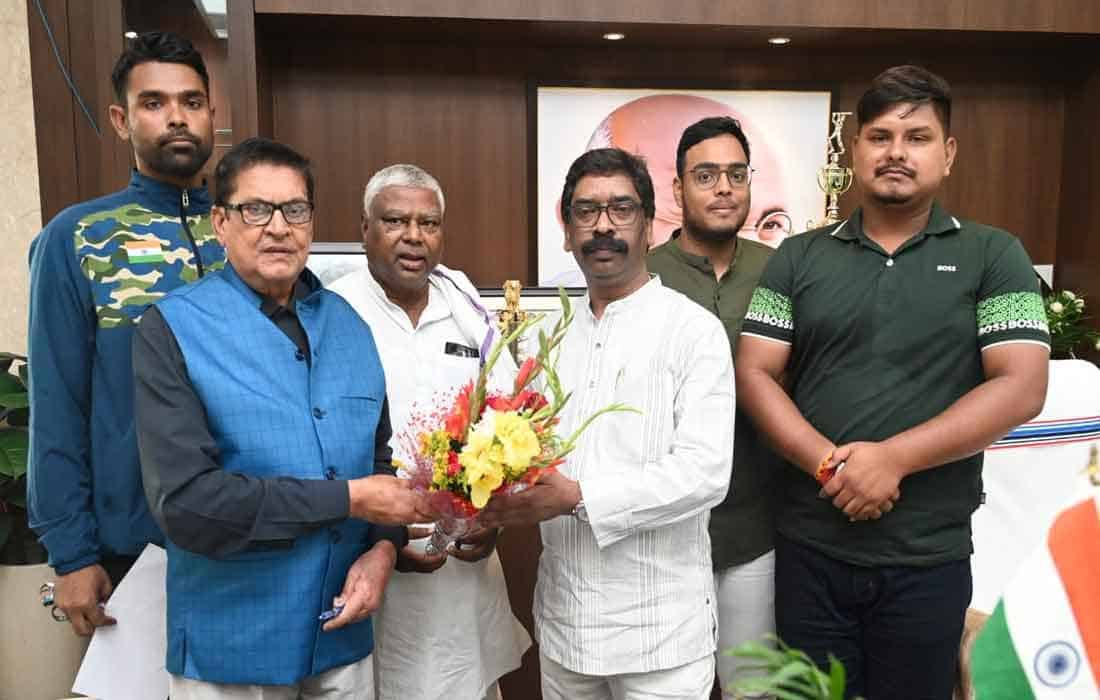 Hemant Soren met Delegation of Jharkhand State Kick Boxing Association Hemant Soren met Delegation of Jharkhand State Kick Boxing Association