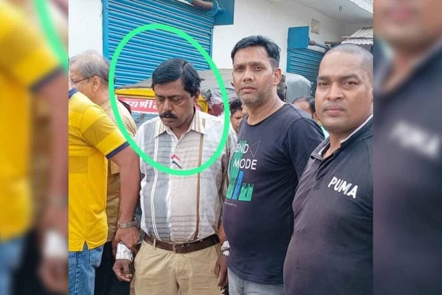 Lohardaga Employee arrested taking bribe