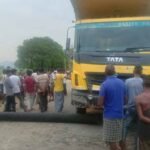 Palamu Highwa crushed bike , driver died, road jammed for 7 hours