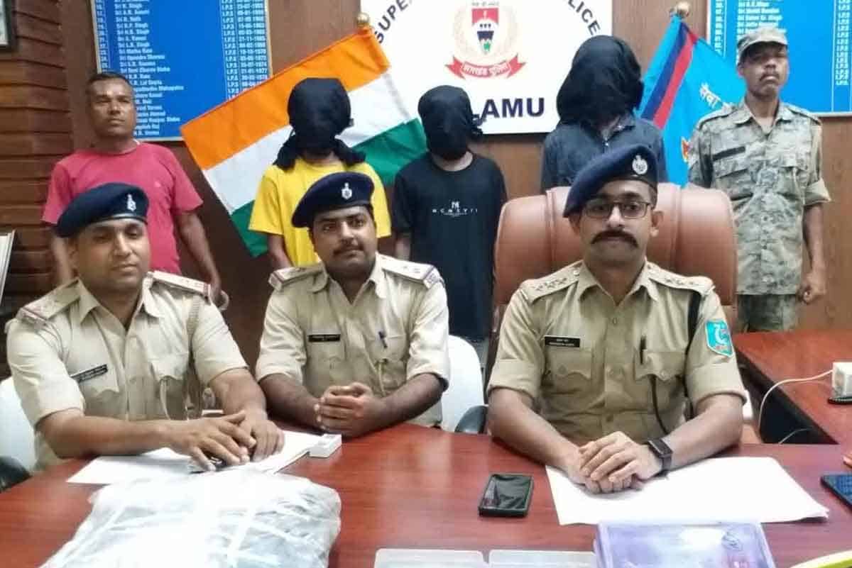 PalamuThree arrested in robbery case