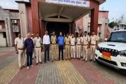 Raid in Birsa Munda Central Jail under the leadership of DC Rahul Sinha and SSP Kishore Kaushal