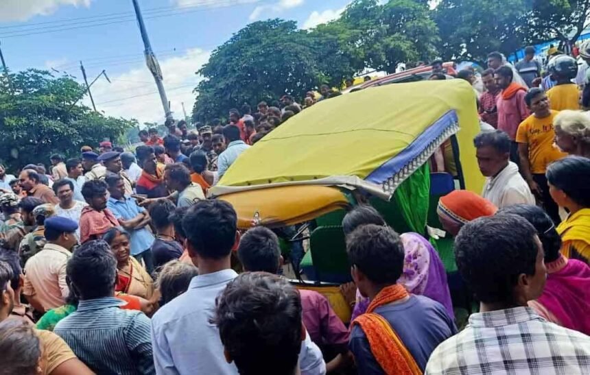 Ranchi Dhurwa Shaheed Maidan PCR van and auto collide