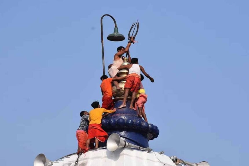 Ravneshwar Baba Baidyanath Dham Jyotirlinga Dham of Jharkhand, the devotees get everything just by the touch of Panchshul.