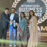 Sunil Shetty honored Ranchi's young businessman Arun Kumar Sinha in Vietnam
