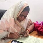 Tribal women honored Minister Baby Devi by giving 'Lota-Pani'