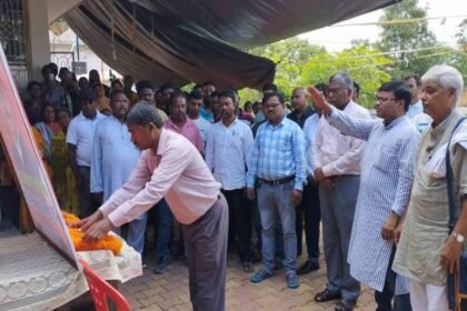 former-mp-ramchandra-dome-paid-tribute-to-subhash-munda