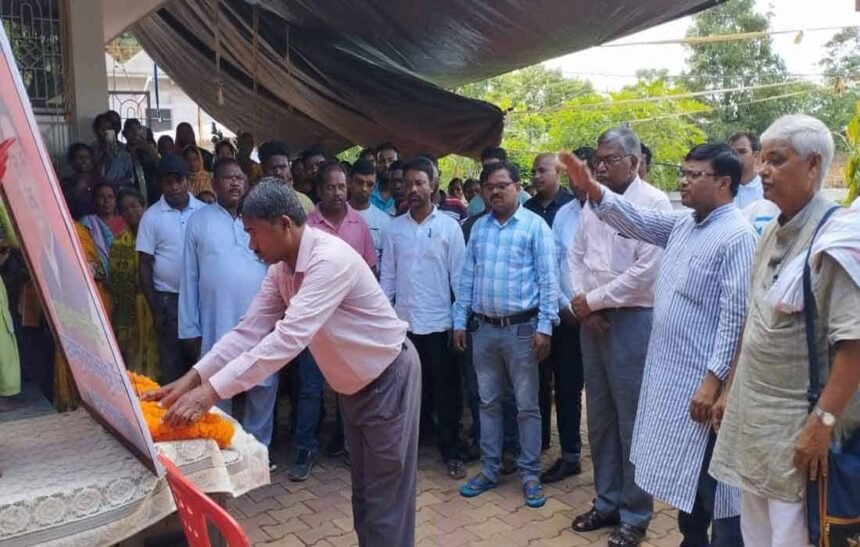 former-mp-ramchandra-dome-paid-tribute-to-subhash-munda