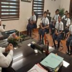 lohardaga-dc-met-students-of-jnv-jalna-maharashtra