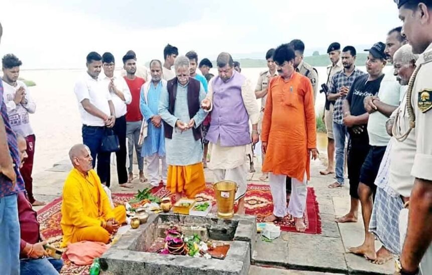 palamu-supreme-court-justice-sanjay-karoli-and-patna-high-court-justice-dr-anshuman-pandey-worshiped-dashsheesha-nath-mahadev