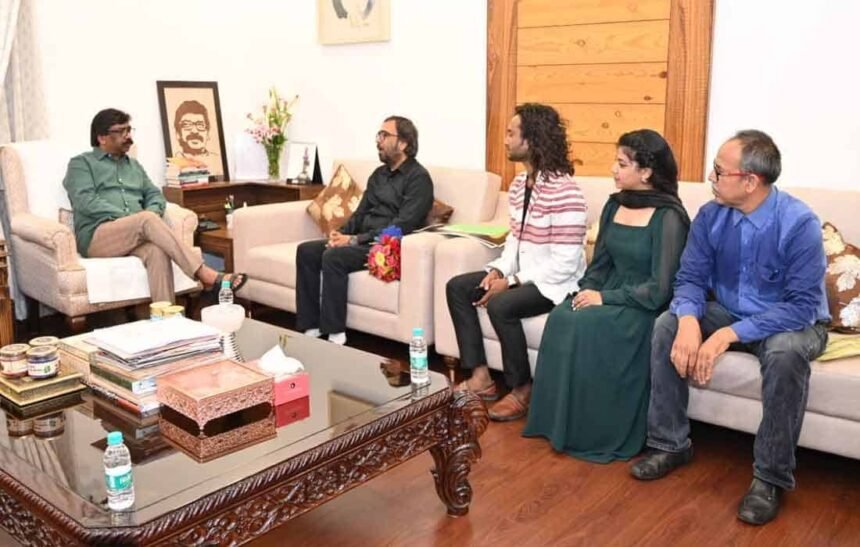 ranchi-team-of-nagpuri-film-nasoor-met-hemant-soren