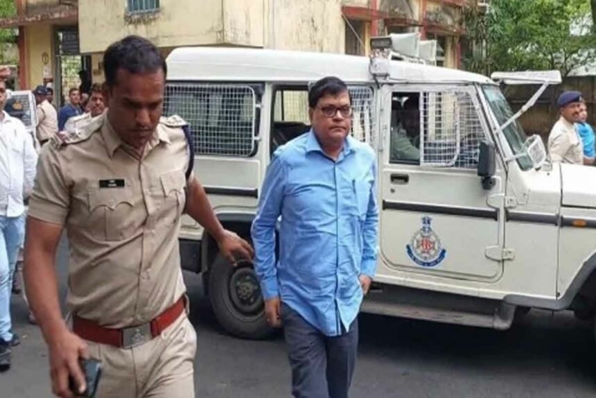 Madhya Pradesh Jhabua SDM SDM Sunil Jha did 'dirty talk' to tribal girl students, put his hand on her waist, forcibly kissed, even regarding periods...