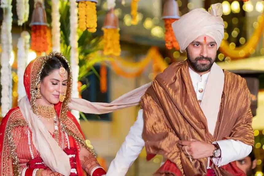 Bollywood actor Vikrant and wife Sheetal will soon become father and mother.
