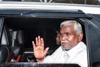 All vehicles removed from former CM Champai Soren's security convoy, now he travels with a private vehicle...