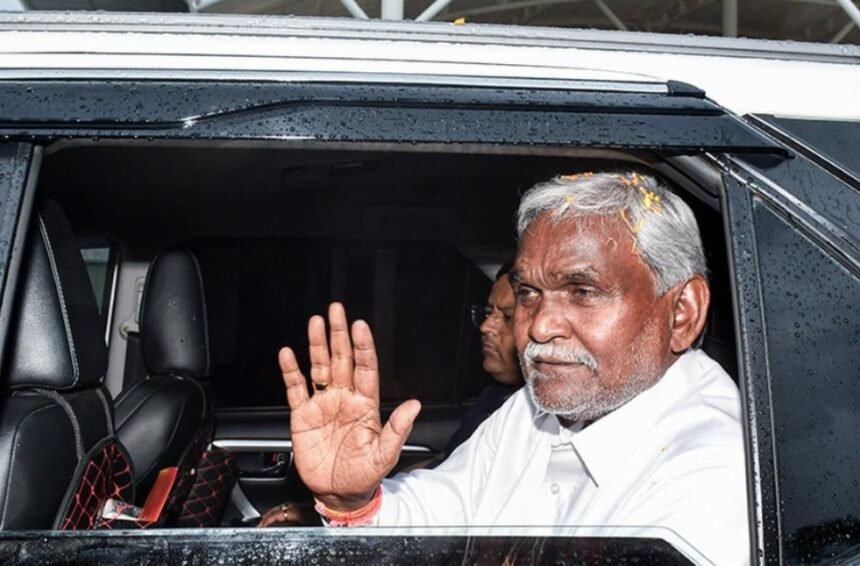 All vehicles removed from former CM Champai Soren's security convoy, now he travels with a private vehicle...