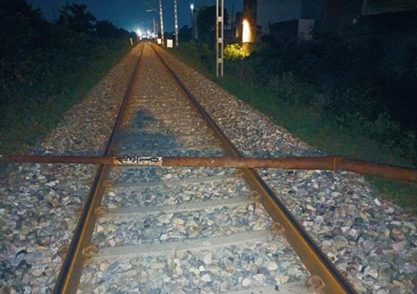 UP TRAIN D RAIL ATTEMPED