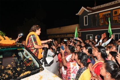 Women waited for Kalpana Soren till late night amidst heavy rain