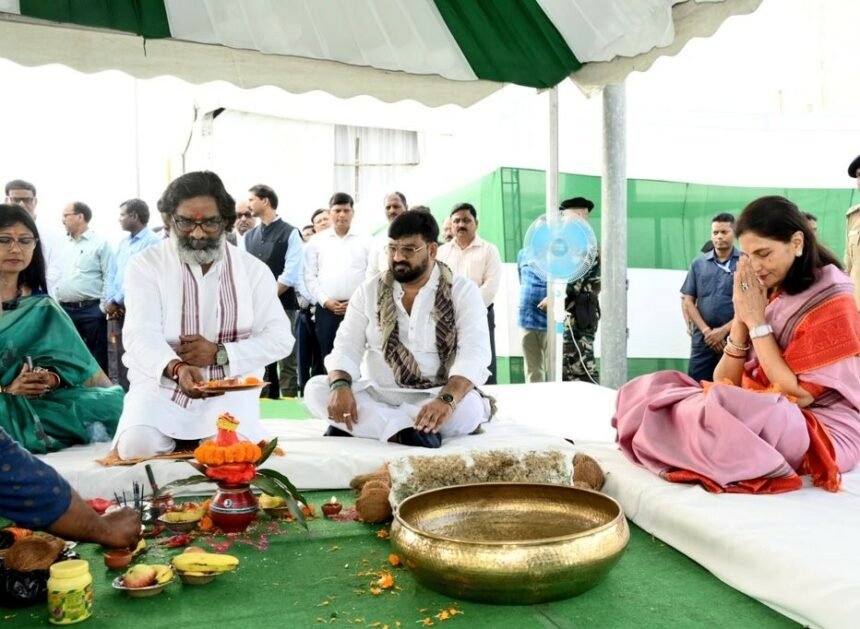 CM Hemant Soren laid the foundation stone of a multi-specialty hospital in Smart City
