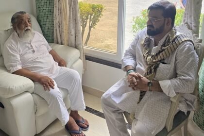 Hafizul-Hasan-met-Dishom-Guru-Shibu