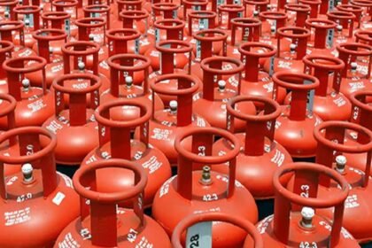 Inflation hits before the festival! Gas cylinders become expensive from today, know how much the increase is