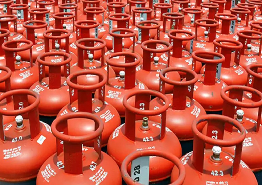 Inflation hits before the festival! Gas cylinders become expensive from today, know how much the increase is