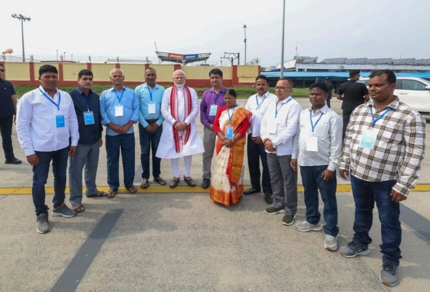 PM Modi Met BJP Employees
