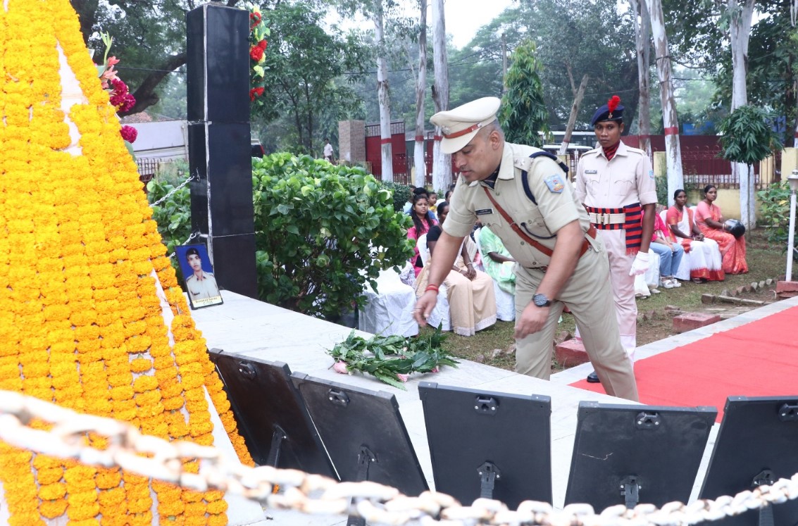 Policemen Paid Tribute