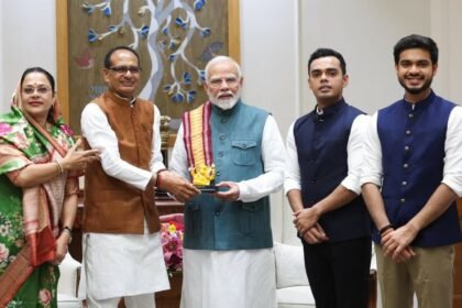 Shivraj Met PM Modi with his family