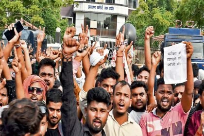 Stone pelting during demonstration demanding cancellation of JSSC CGL exam, candidates…