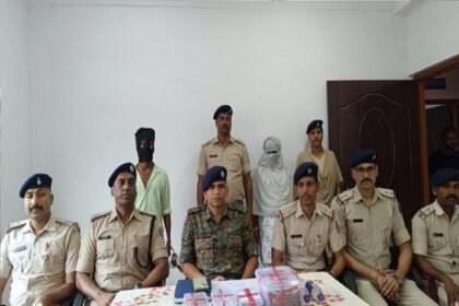 Two smugglers including a woman arrested with 113.44 grams of brown sugar and cash