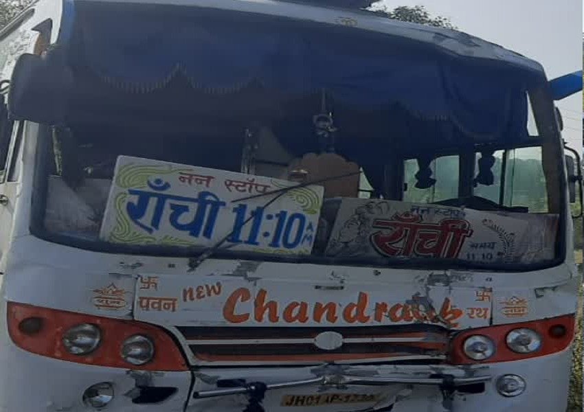 Passenger Bus and Truck Collide in Khunti